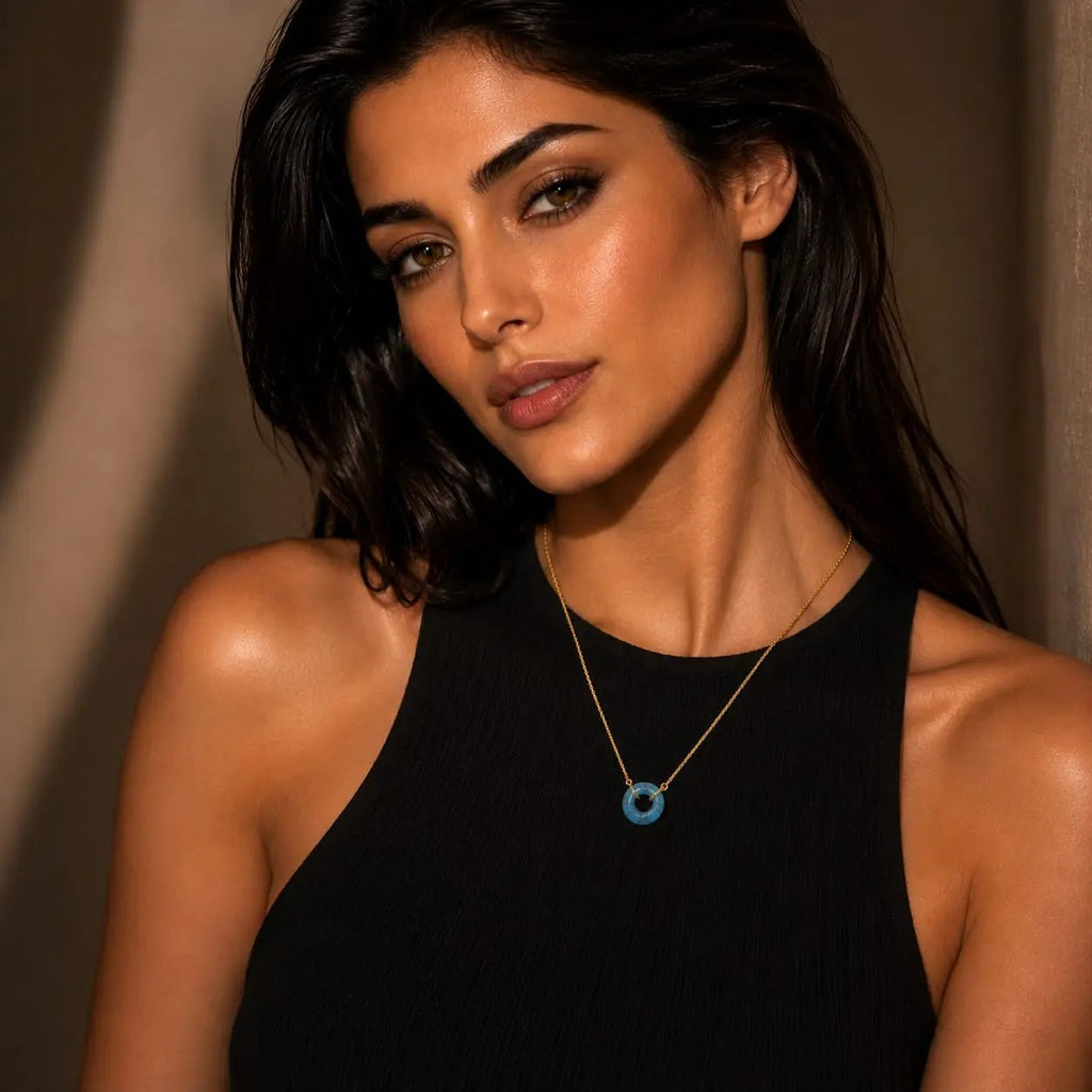 SAMVELLI gold-plated 925 silver Donut Necklace – Turquoise model view