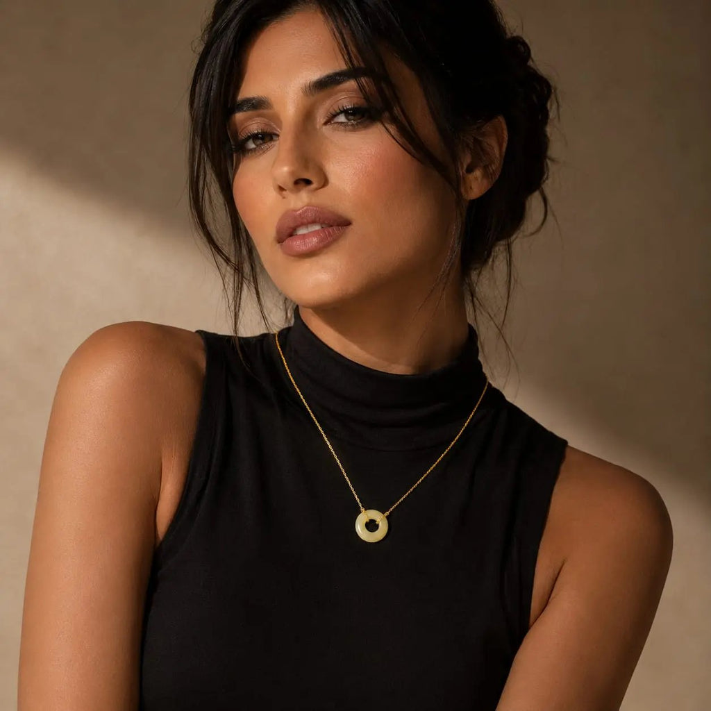 SAMVELLI gold-plated 925 silver Donut Necklace – Jade model view