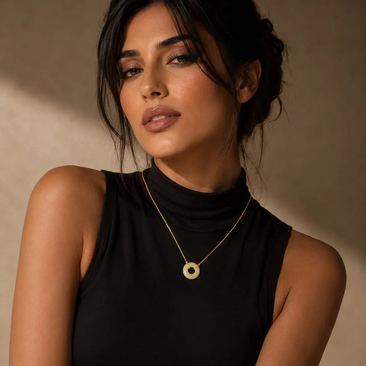 SAMVELLI gold-plated 925 silver Donut Necklace – Jade model view