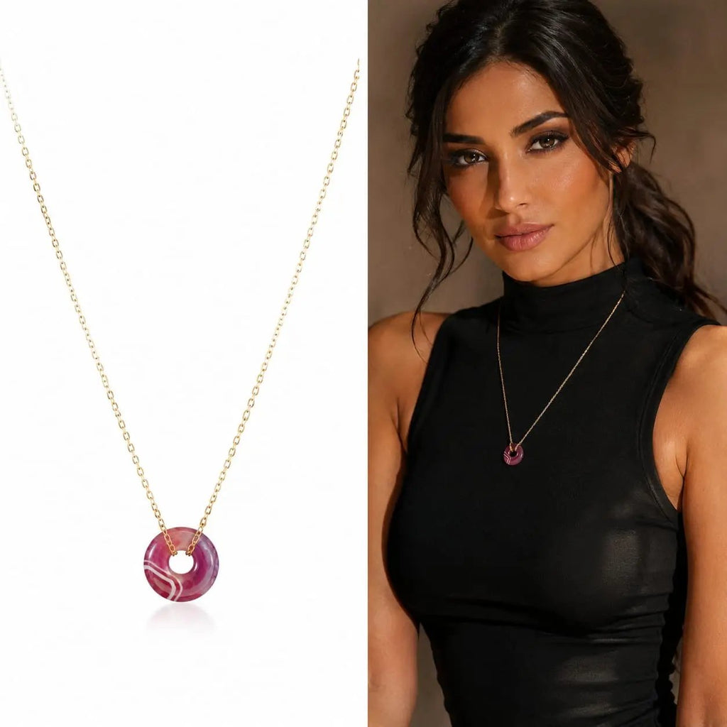 SAMVELLI gold-plated 925 silver Donut Necklace – Agate purple model view